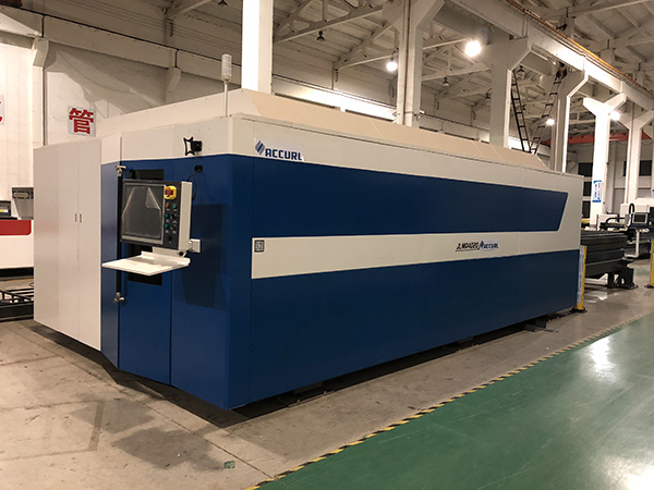 पूर्ण बन्द प्यालेट चेंजर फाइबर लेजर पाइप र शीट धातु काटन मिसिन