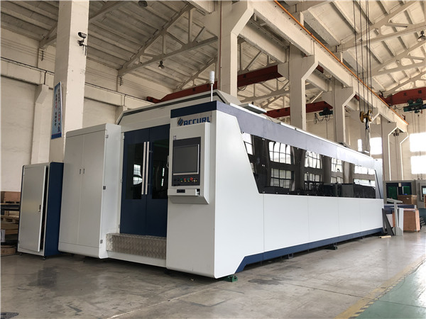 आईपीजी 2kw.3kw, दोहोरो विनिमय तालिका संग 4000w धातु लेजर काटन मिसिन